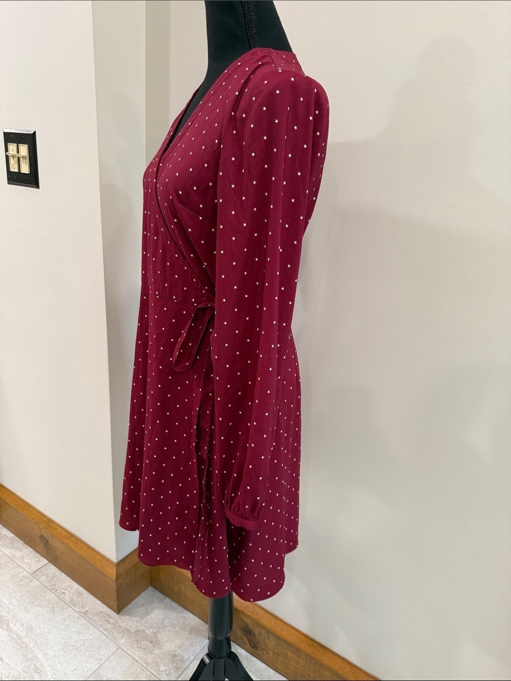 LOFT Women's Maroon Star Print Long Sleeve Wrap Size 4 - Picture 3 of 7